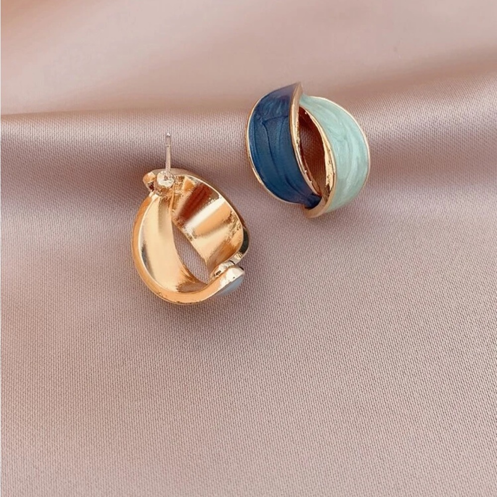 Large statement studs - Picture 2 of 4